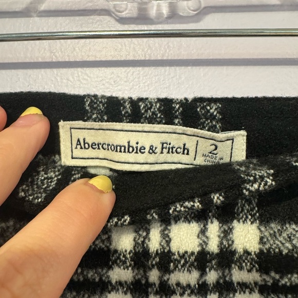 Black and white plaid Abercrombie and Fitch mini skirt - Picture 2 of 3